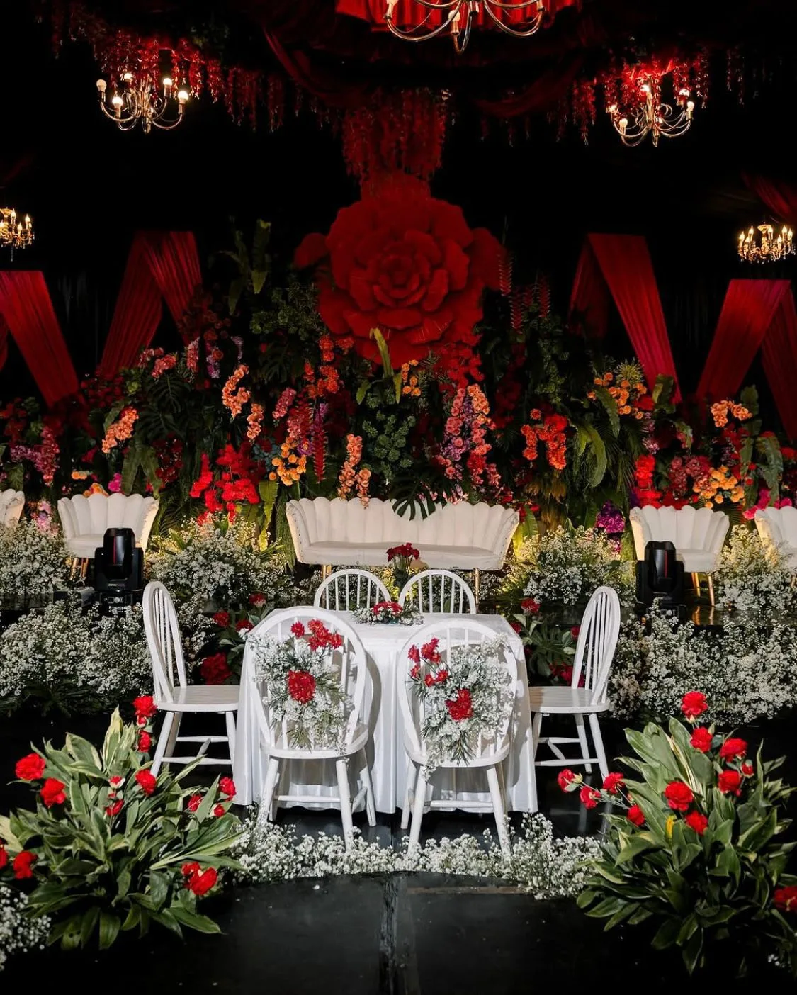 Venue ballroom wedding di Purwakarta untuk resepsi elegan.